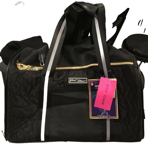 Betsey Johnson pet carrier tsa complaint - Picture 1 of 5